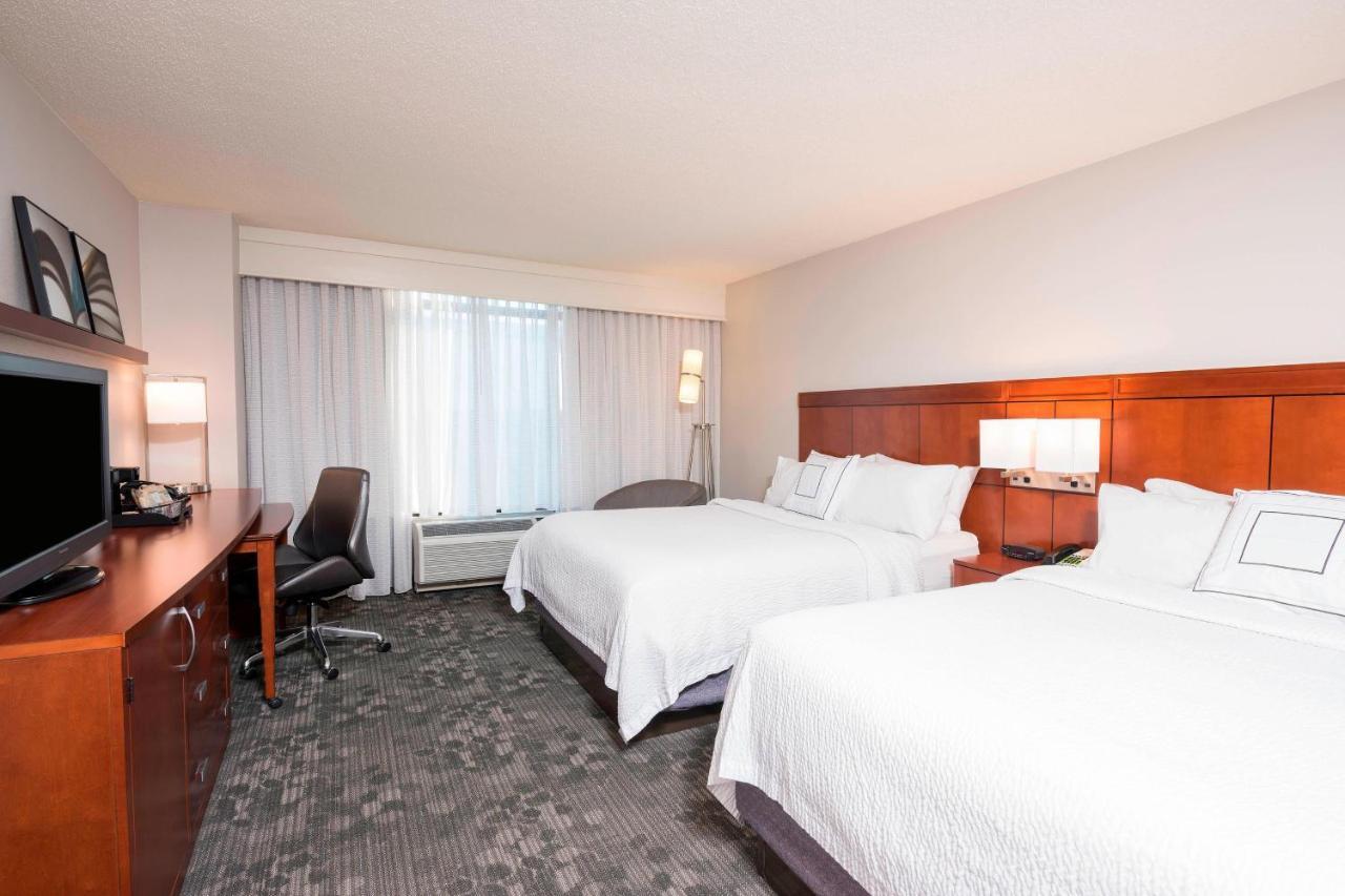 Courtyard Downtown Hotel 3*
