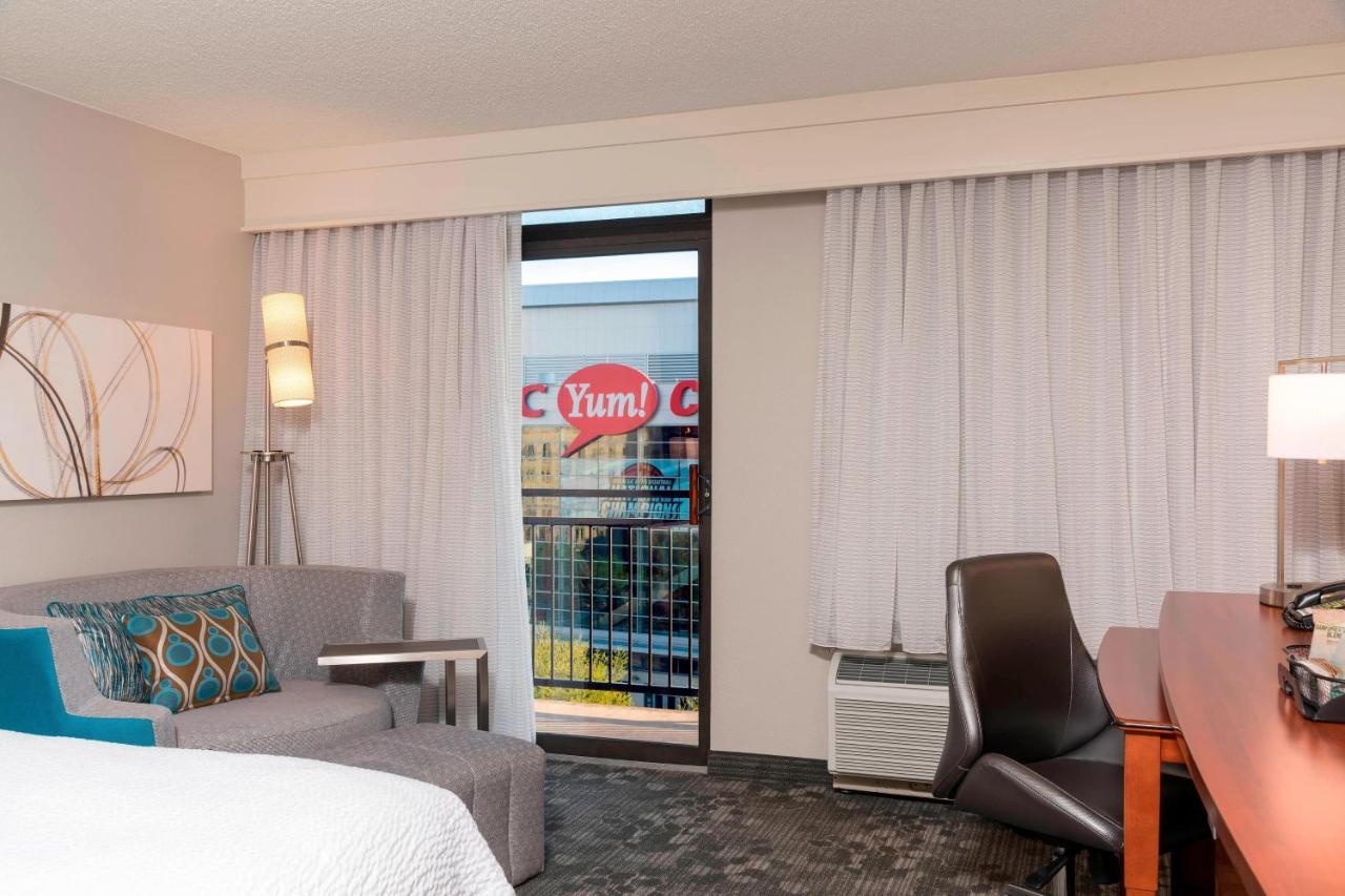 Courtyard Downtown 3*