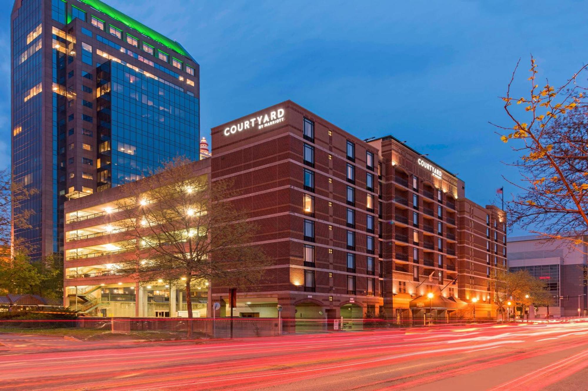 Courtyard Downtown Hotel