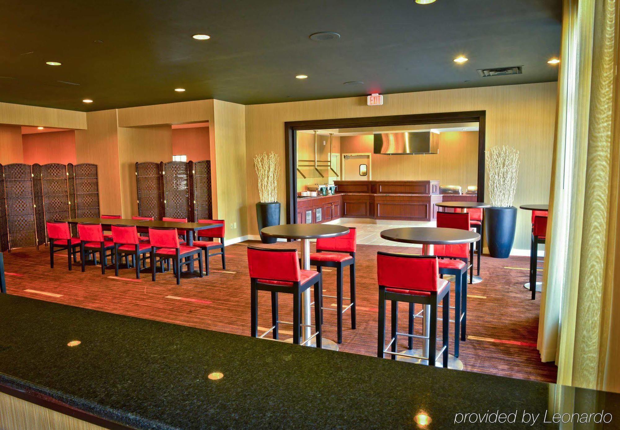 Courtyard Downtown Hotel